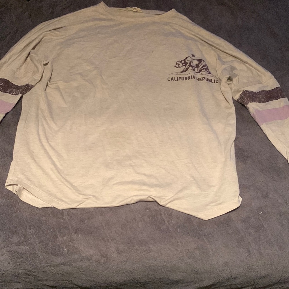 Long sleeve shirt.